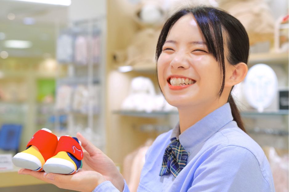 Yさん笑顔の接客