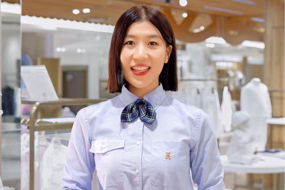 Rさん　インタビュー笑顔の写真