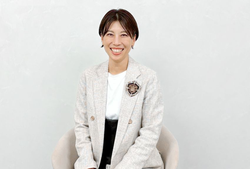 採用担当者の正面写真1