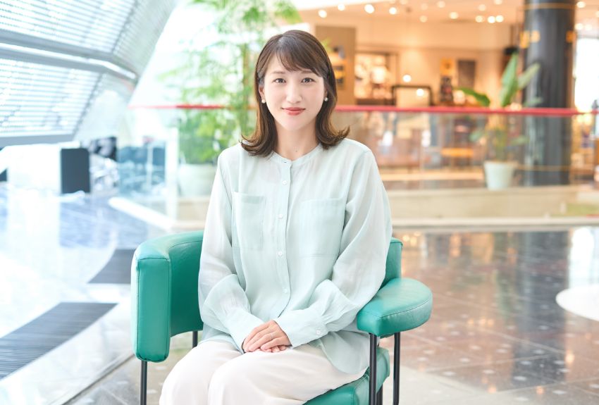 採用担当者の正面写真2